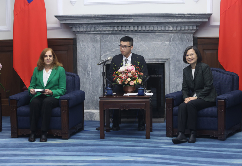 President Tsai Ing-wen meets with US think tank delegation