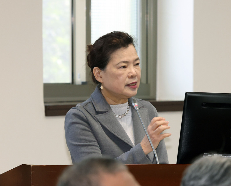 Economics minister addresses concerns over utility prices
