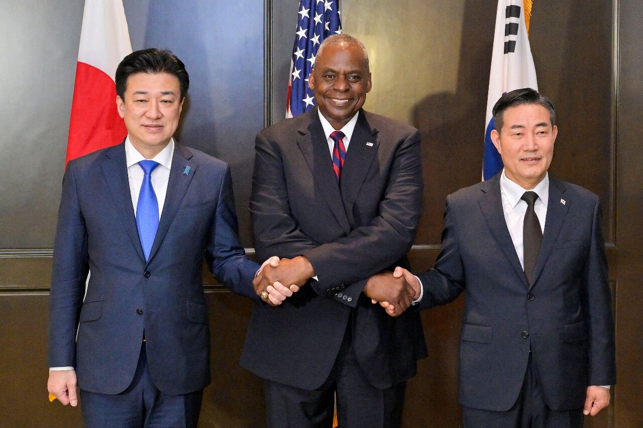 South Korean, Japanese, and US Defense Ministers discuss regional peace