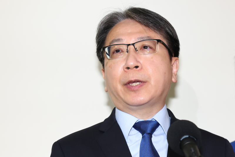 Officials respond to Tamsui River incursion