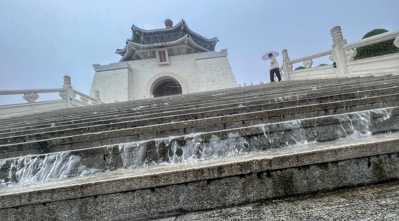 Moving honor guard the first of 3 steps to overhaul Chiang Kai-shek Memorial Hall
