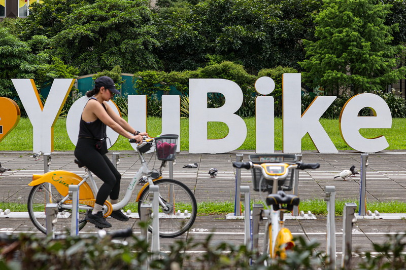 WATCH: New point-based demerit system to hold unsafe YouBike riders responsible