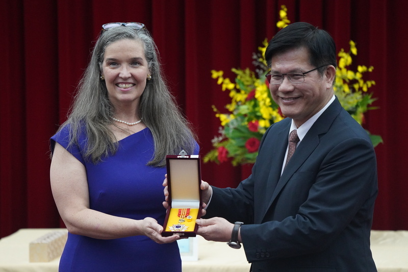 Outgoing AIT Director Sandra Oudkirk receives special award, bids “see you later” to Taiwan