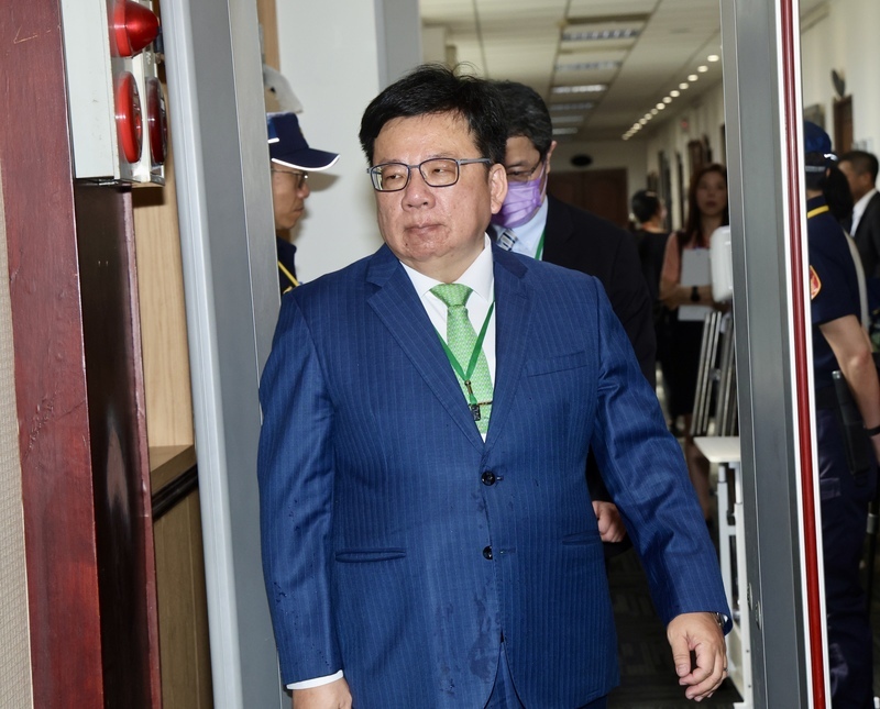 Control Yuan official resigns after using government vehicle for dog