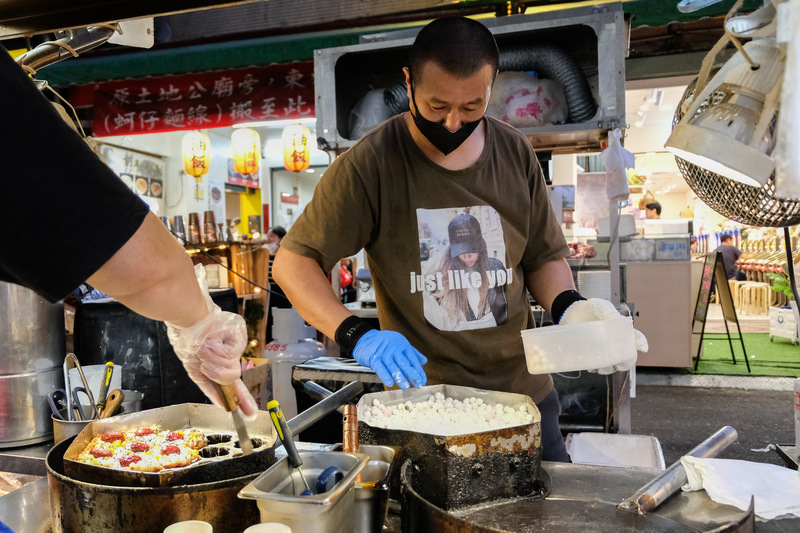 What unique or exciting food can I try at Taiwan's night markets?