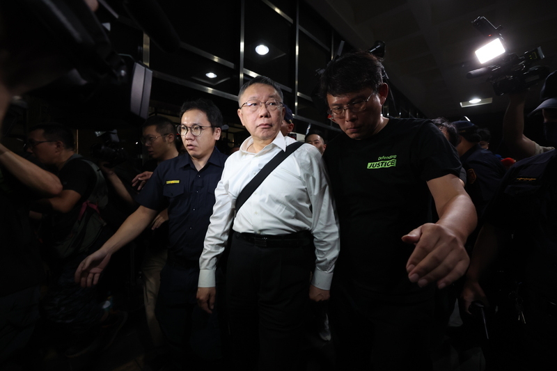 Taipei District Court releases Ko Wen-je without bail, detains former Taipei Deputy Mayor Pong Cheng-sheng