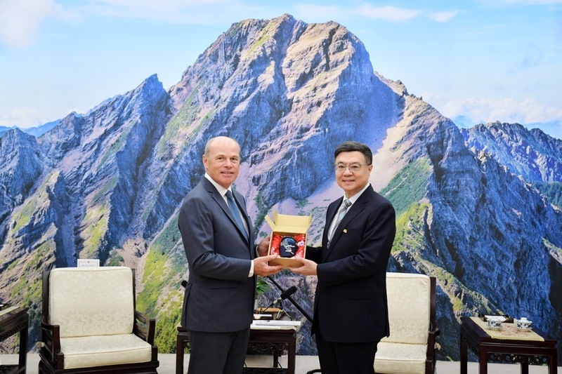 Premier and Canadian official discuss future of Taiwan-Canada relations
