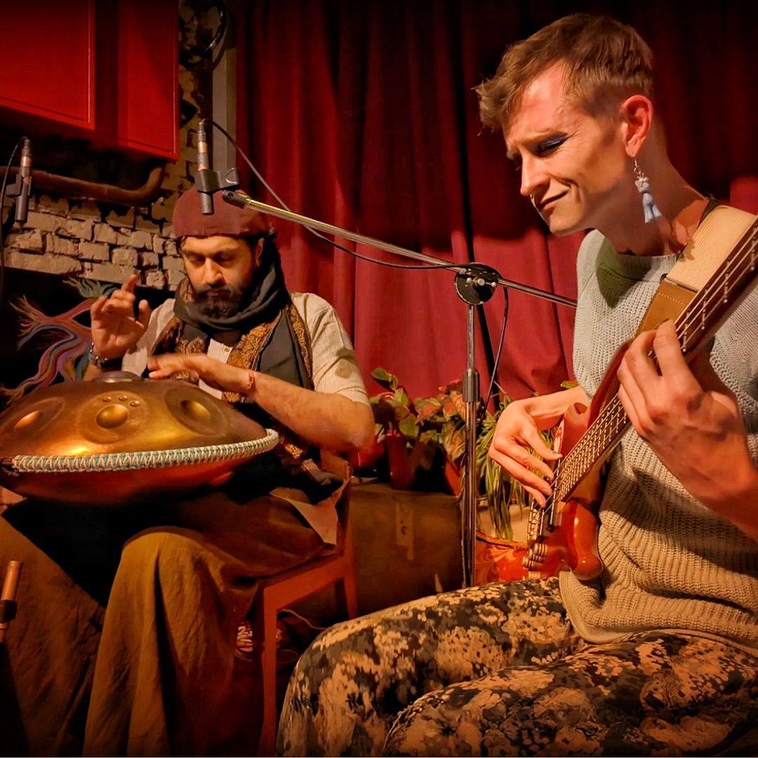 Handpan and bass combo! Mans & Addi