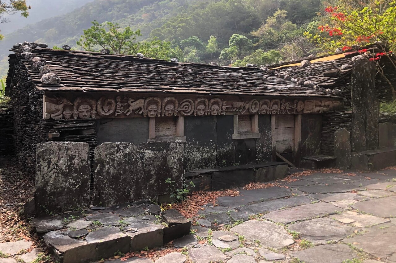 Paiwan vernacular architecture in Tjuvecekadan (Laoqijia)