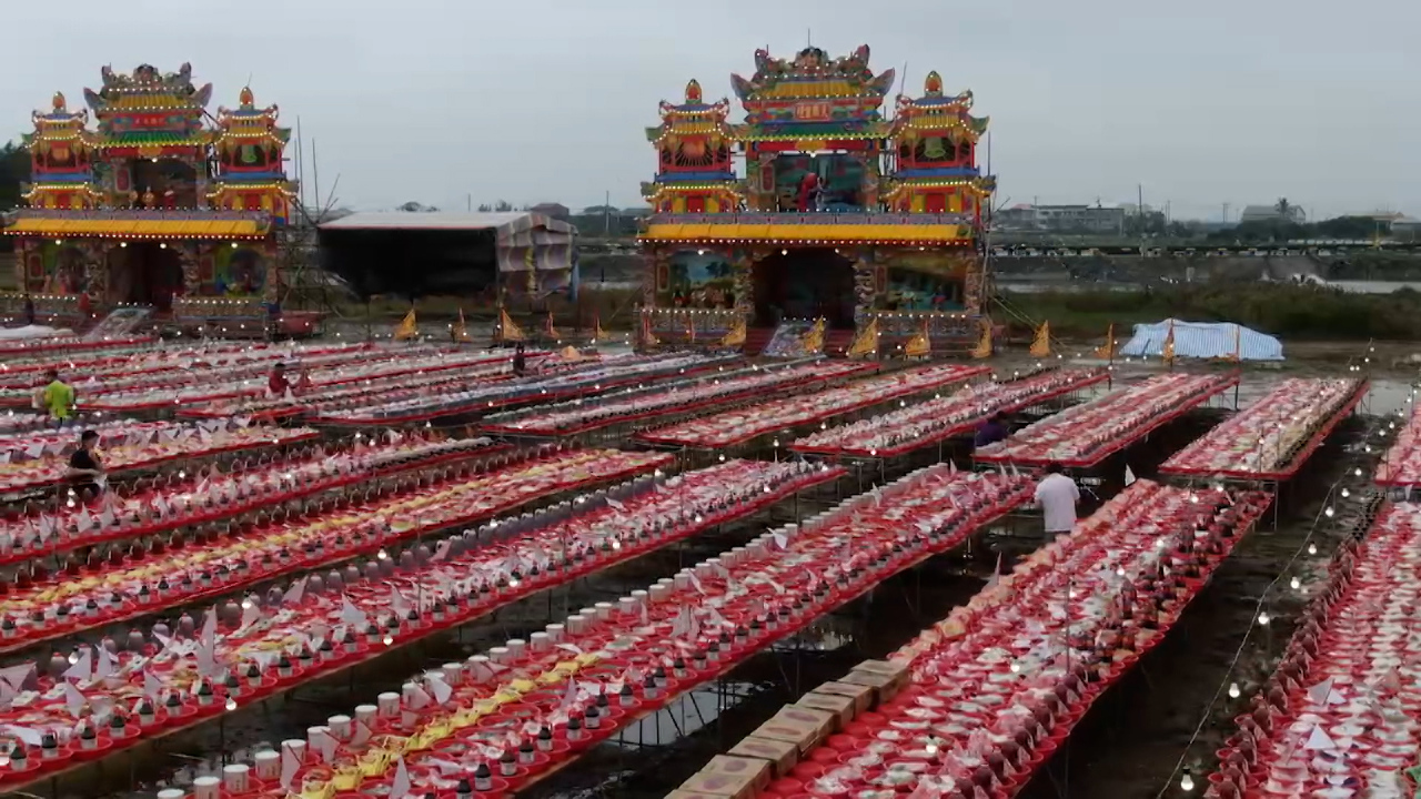 WATCH: Chiayi temple ceremony features ostrich and crocodile offerings