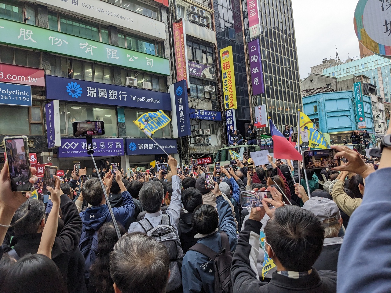 WATCH: Thousands gather to honor Taiwan’s baseball team at parade for their historic win