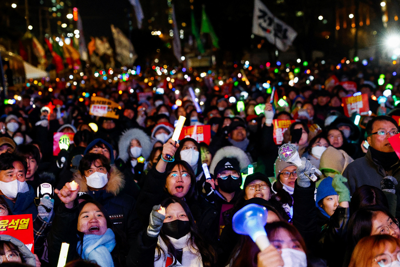 Foreign Minister maintains contact with South Korea during ongoing political crisis