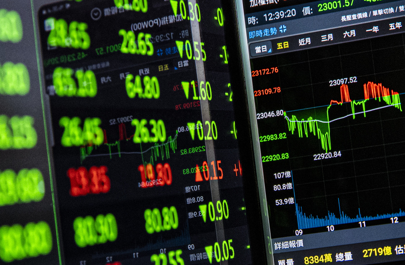 Young investors under 30 drive record-breaking stock market accounts in 2024