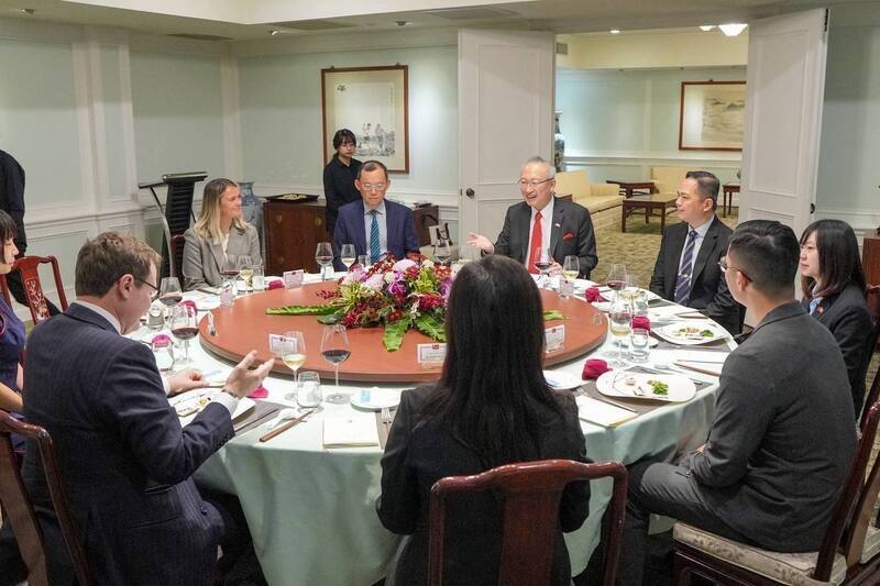 Deputy Foreign Minister welcomes UK MP Tom Tugendhat to Taiwan