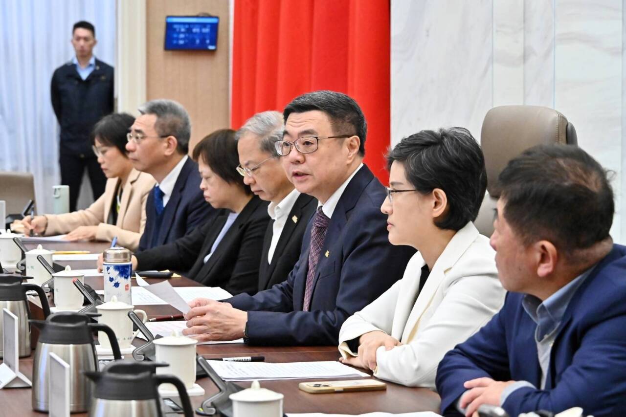 Escalating budget conflict: Premier threatens Cabinet overthrow and reorganization