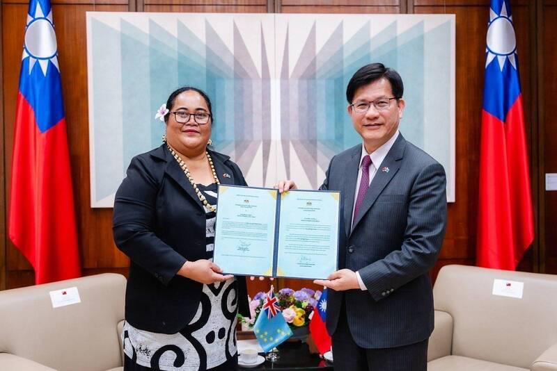 New Tuvalu ambassador to Taiwan presents credentials