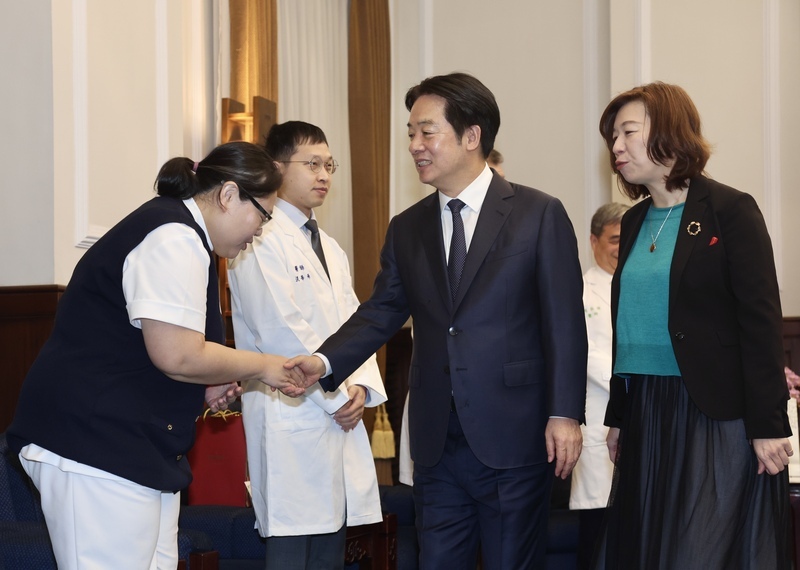 President honors outstanding leaders of pediatric medicine