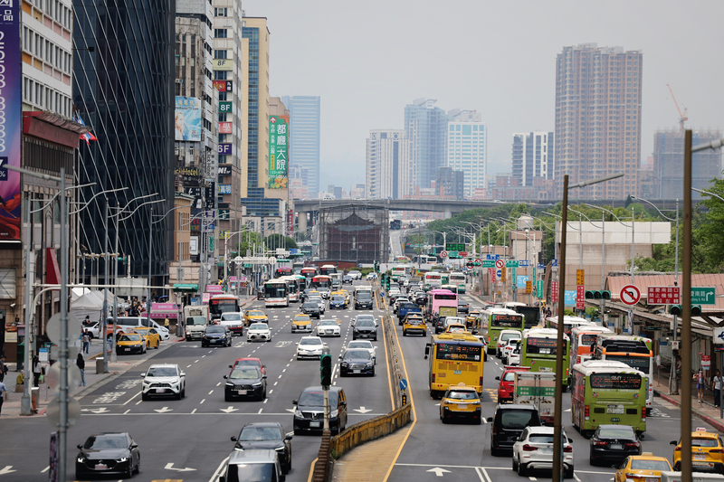 Taiwan cuts 2025 GDP forecast to 2.91%, warns of tariff and currency risks