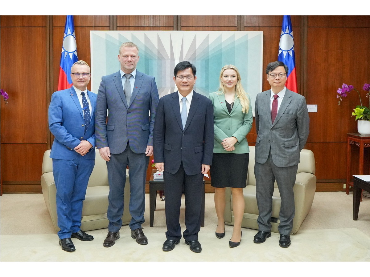 Foreign Minister Lin welcomes visiting European Parliament delegation