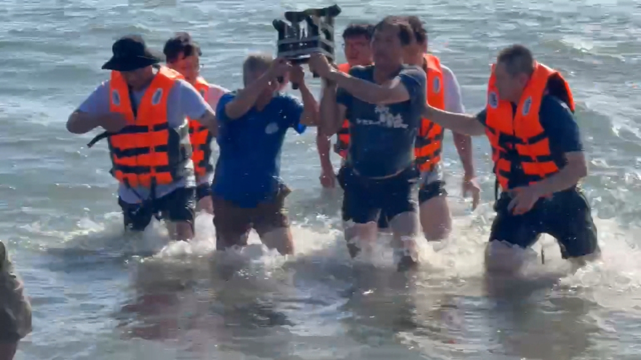 WATCH: Zhenxi Temple’s special “three dip” Dragon Boat ceremony