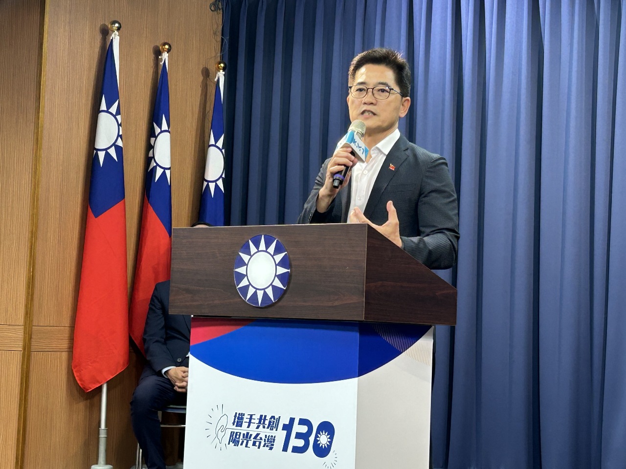 TPP and KMT back out attending presidential security briefing